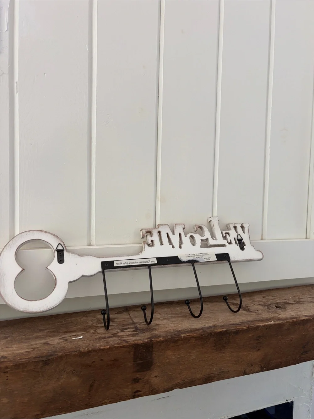 WELCOME Key Shaped Wall Hook Rack in Distressed White